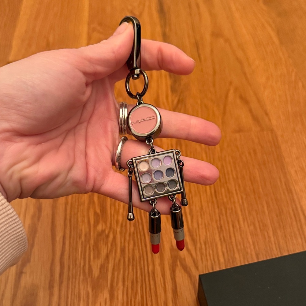 MAC Cosmetics Robot Keychain with Pink and Red Lipstick Accents - Picture 3 of 6